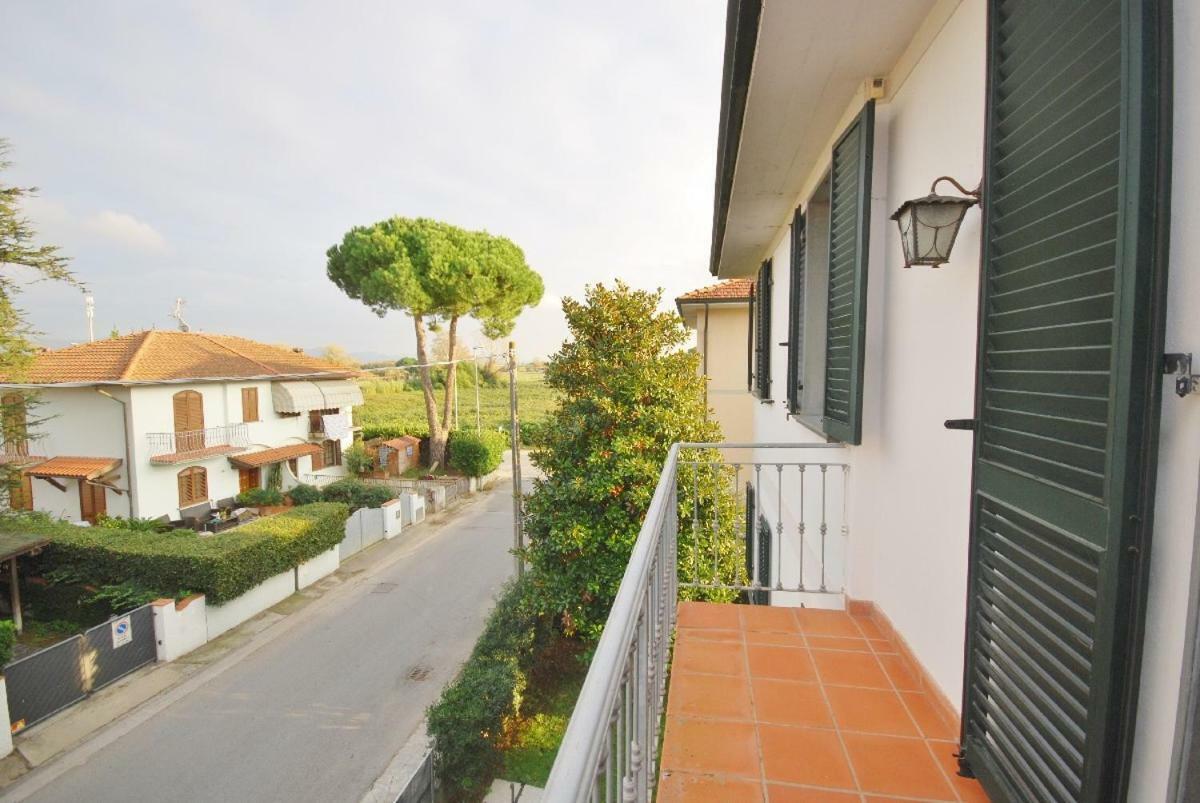 Raffinato Attico Vicino Al Mare Con Solarium Lido Di Camaiore Kültér fotó