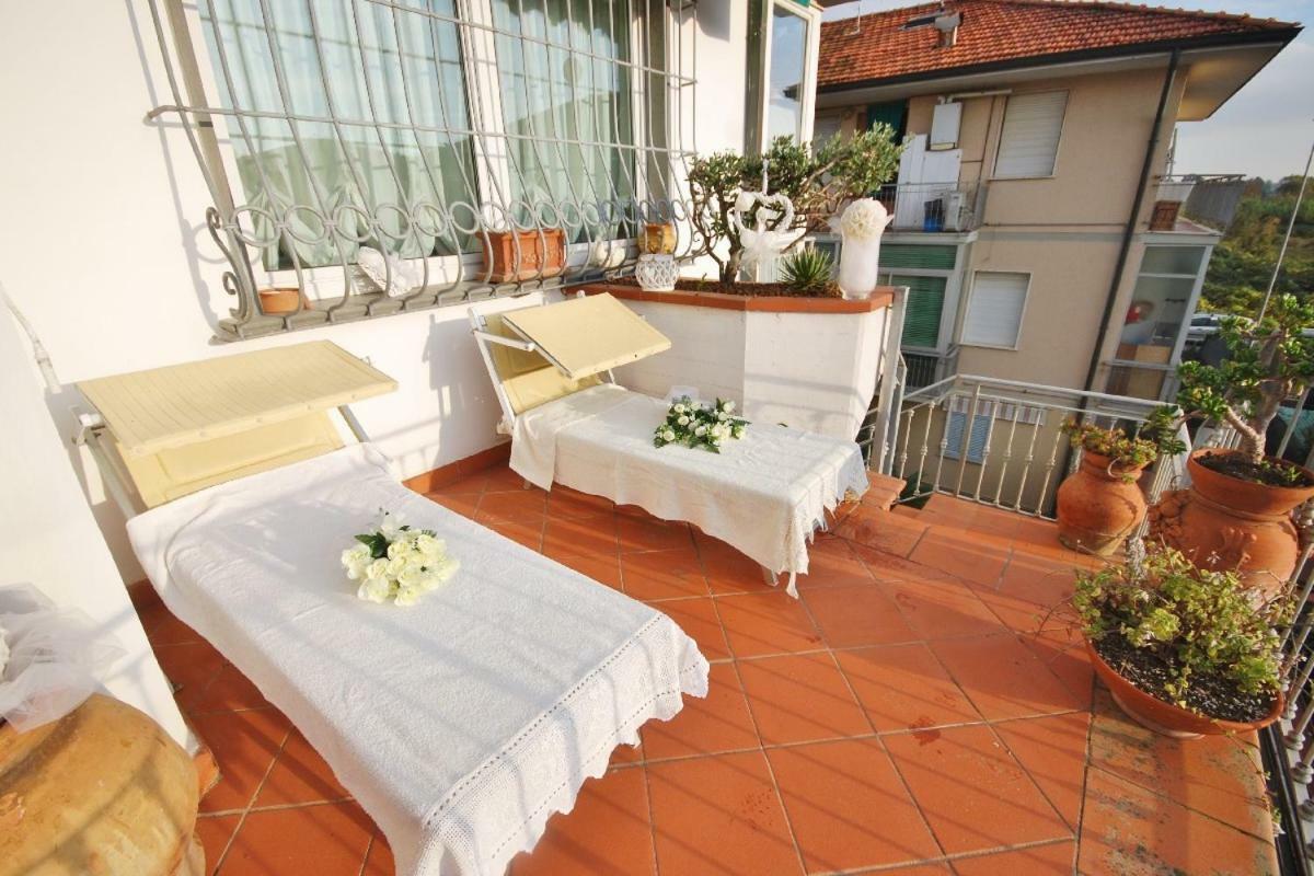 Raffinato Attico Vicino Al Mare Con Solarium Lido Di Camaiore Kültér fotó