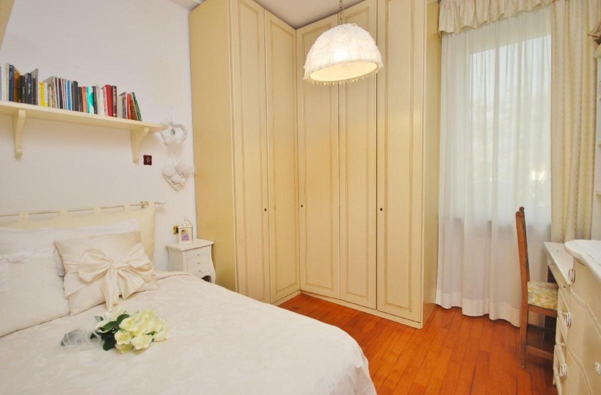 Raffinato Attico Vicino Al Mare Con Solarium Lido Di Camaiore Kültér fotó