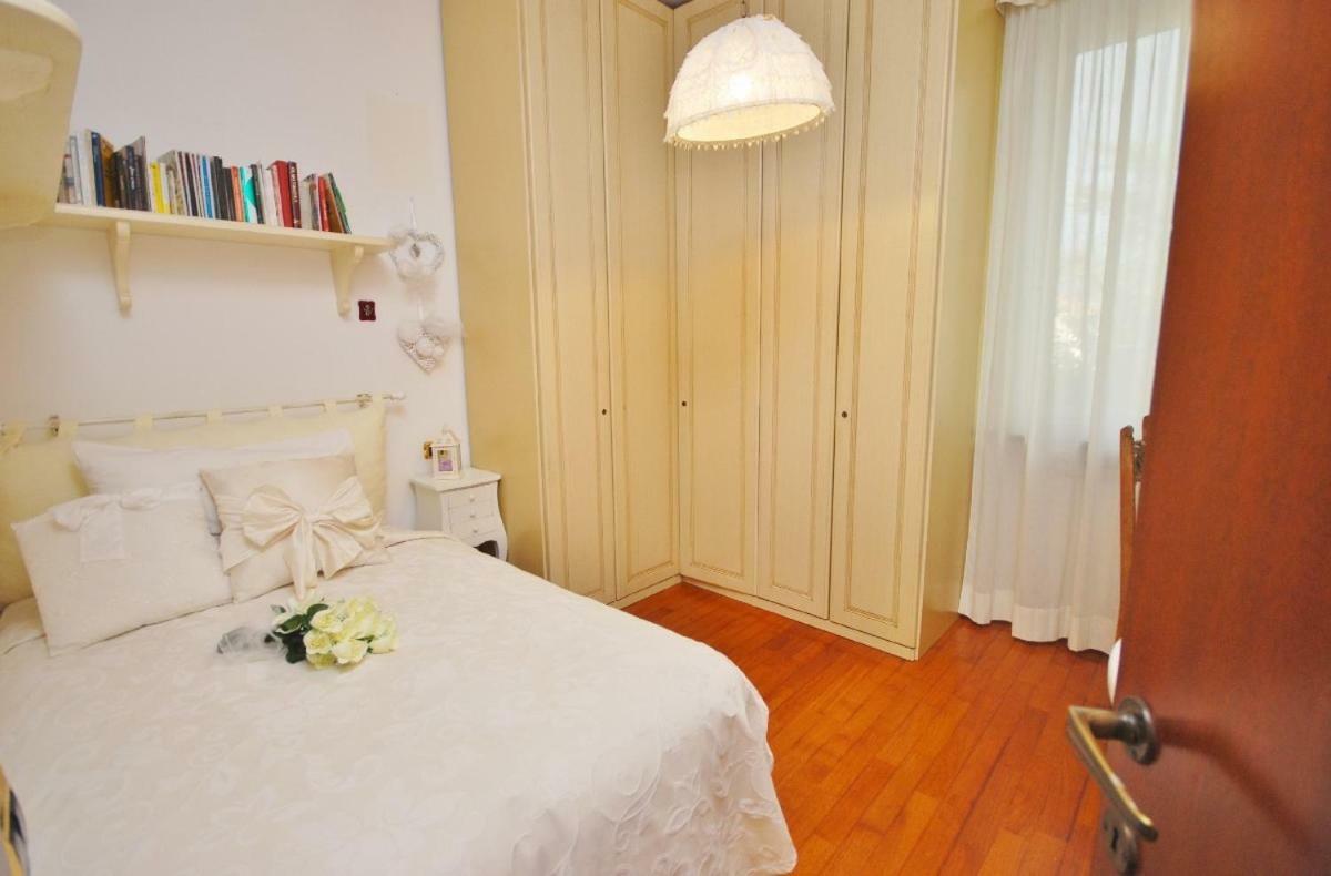 Raffinato Attico Vicino Al Mare Con Solarium Lido Di Camaiore Kültér fotó