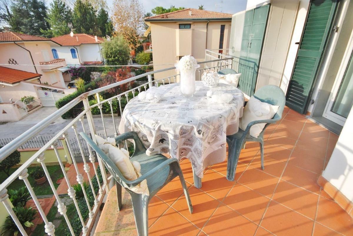 Raffinato Attico Vicino Al Mare Con Solarium Lido Di Camaiore Kültér fotó