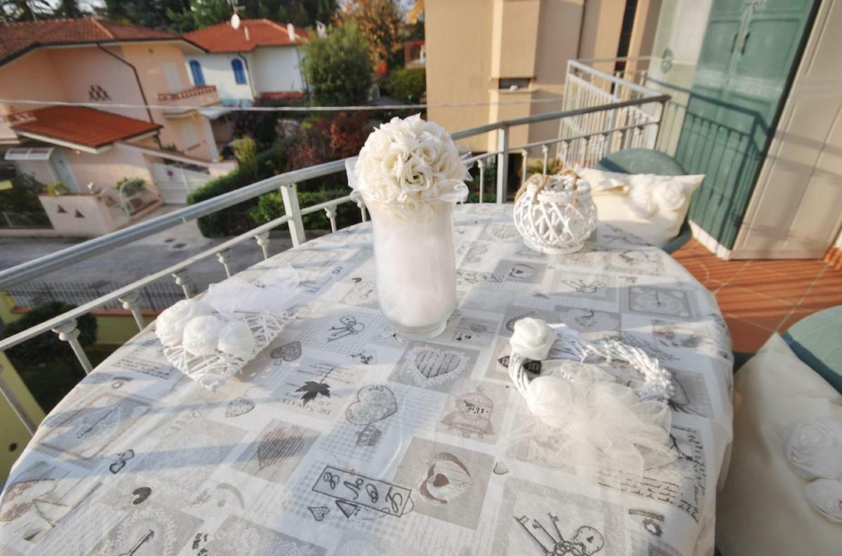 Raffinato Attico Vicino Al Mare Con Solarium Lido Di Camaiore Kültér fotó