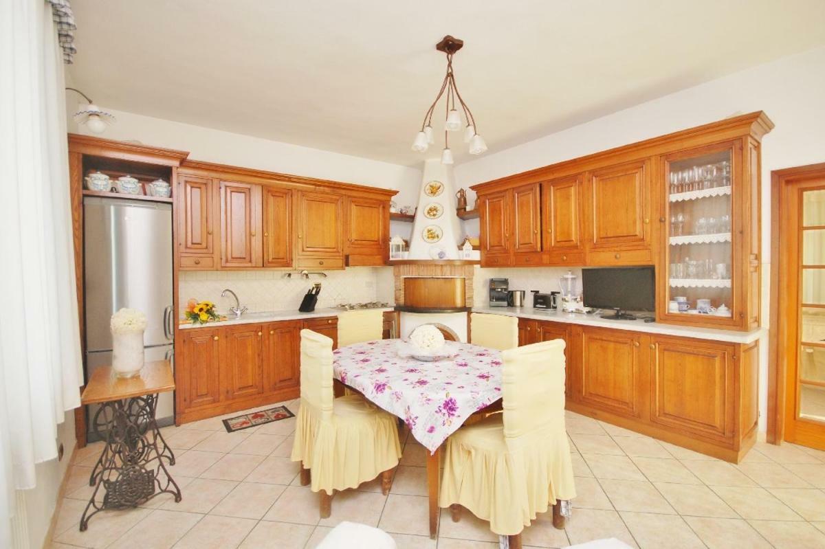 Raffinato Attico Vicino Al Mare Con Solarium Lido Di Camaiore Kültér fotó