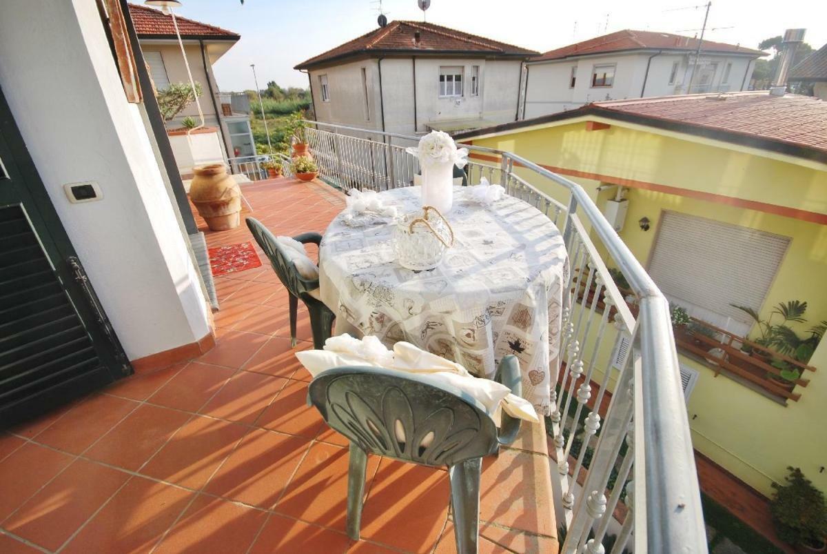 Raffinato Attico Vicino Al Mare Con Solarium Lido Di Camaiore Kültér fotó