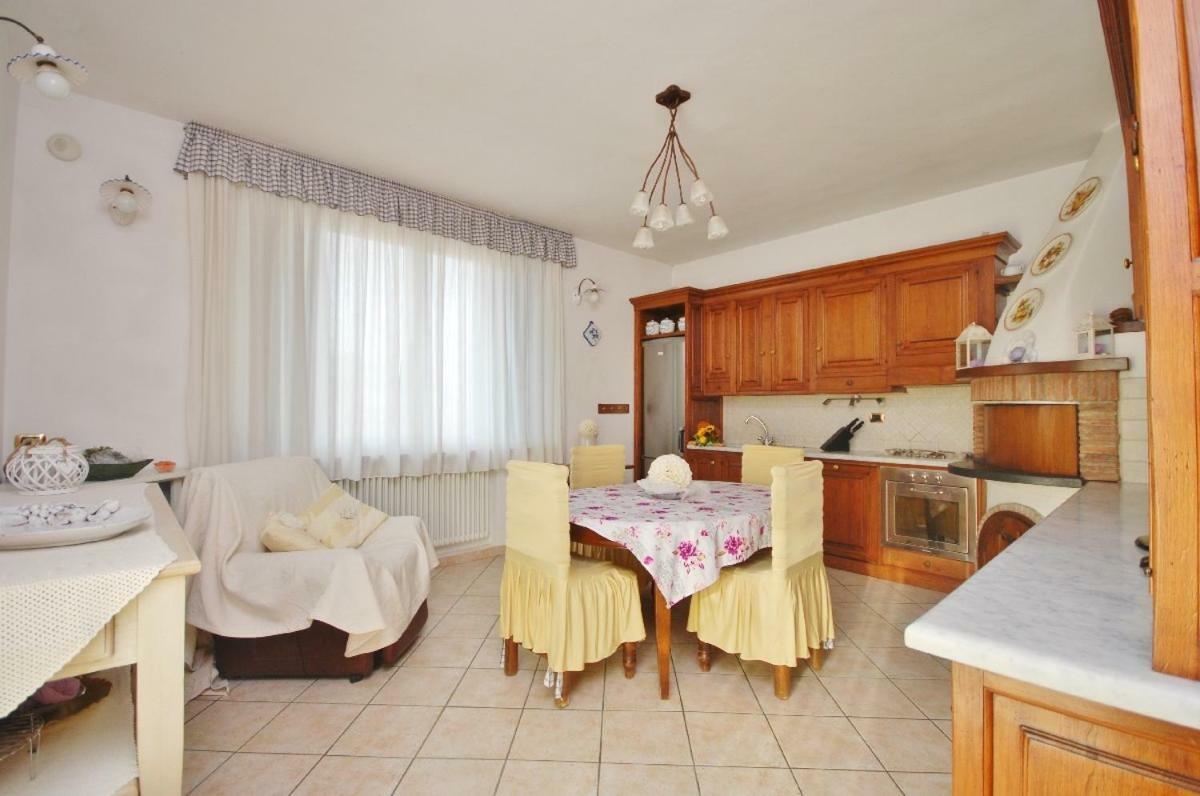 Raffinato Attico Vicino Al Mare Con Solarium Lido Di Camaiore Kültér fotó