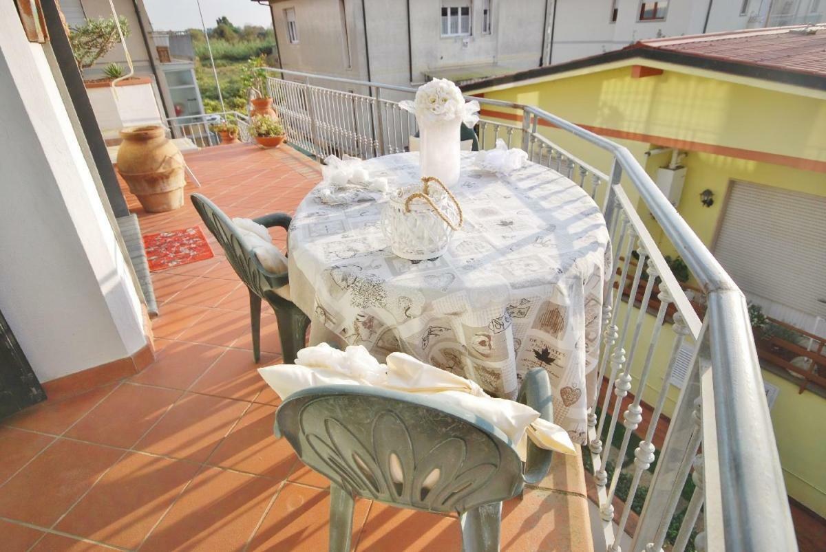 Raffinato Attico Vicino Al Mare Con Solarium Lido Di Camaiore Kültér fotó
